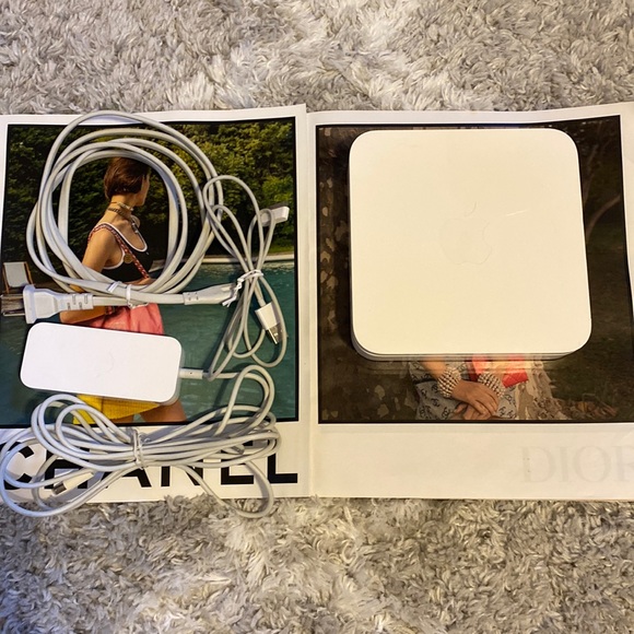 Apple Router AirPort Extreme Base Station Model A1143 - Picture 13 of 13